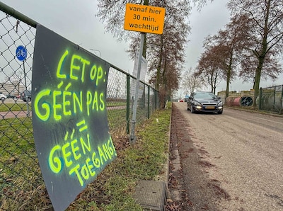 Milieustraatpersoneel in Goes is het zat en zet bord neer: ‘Geen pas, geen toegang’