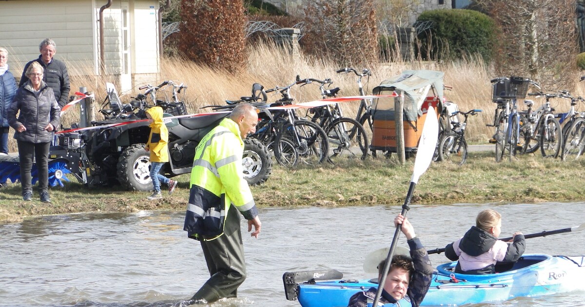 IJsclub Rijsoord laat kinderen weer varen: bootjesrace keert terug