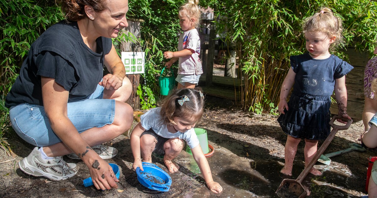 In de ene gemeente moeten veel meer ouders bijbetalen voor kinderopvang dan in de andere. Hoe kan da