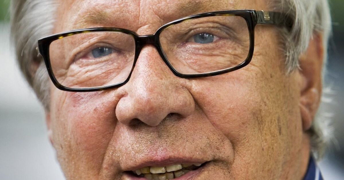 Piet Römer in besloten kring begraven op Zorgvlied