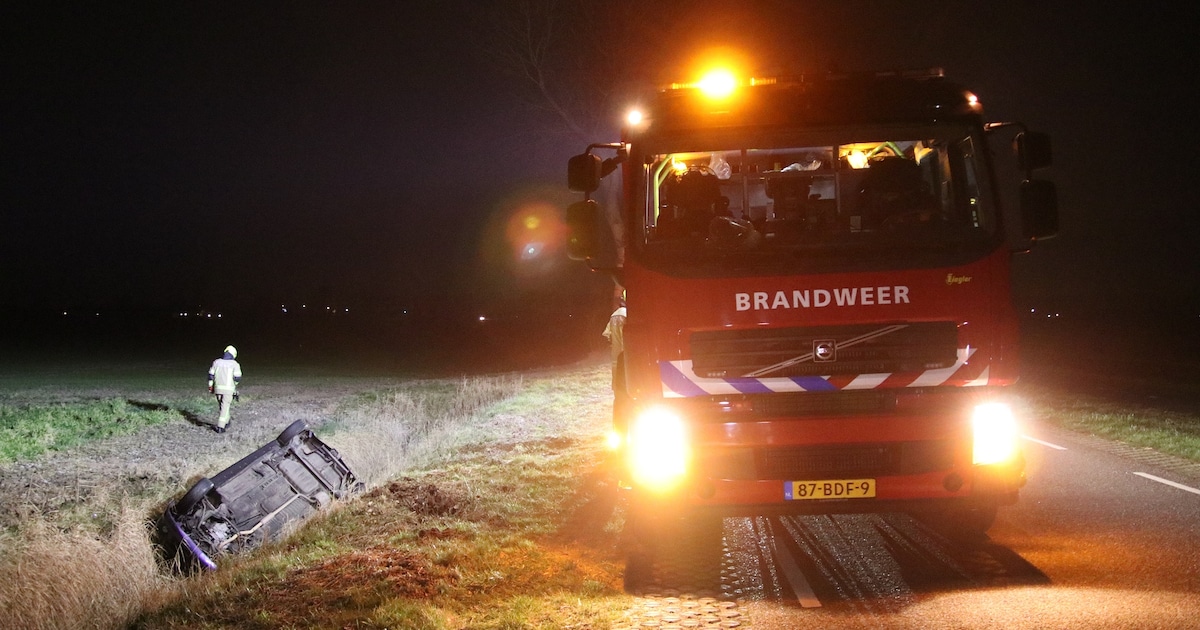 Auto in sloot bij Oudelande, bestuurder spoorloos