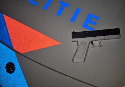 Agent in Middelburg trekt dienstwapen voor jongen die waterpistool op zak heeft