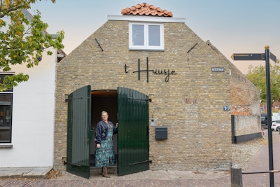 Maaike opent opbaarhuisje: ‘Huiselijk en met veel warmte. Dat is wat ik wil’