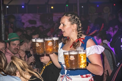Bier, schlagers en lederhosen: Graauw ziet er twee dagen uit als klein München