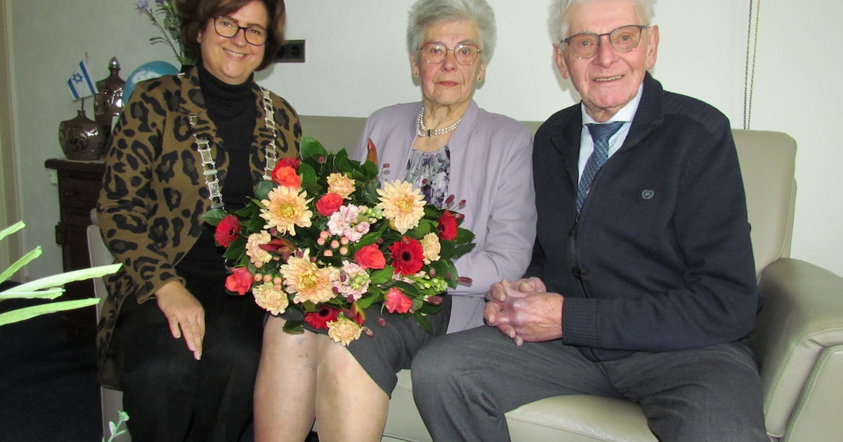 Echtpaar Hitzert-Steenhoek viert briljanten jubileum in Strijen.