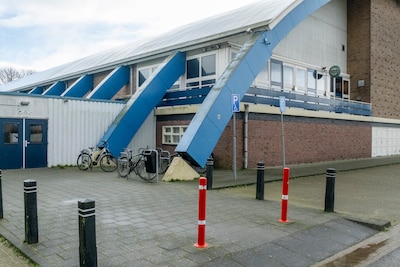 Meevaller voor sportclubs en scholen: houtrot wel degelijk aanwezig, maar oplossing in zicht