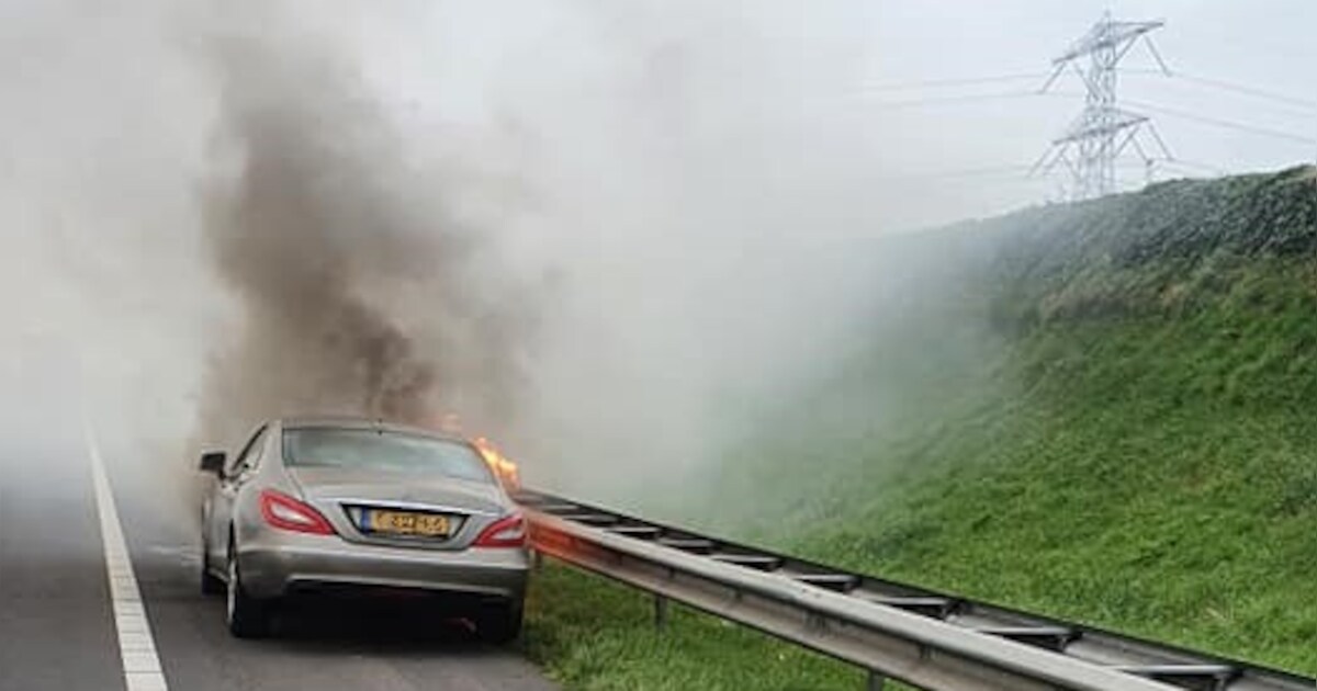 Autobrand bij tolpoortjes: mijn vrouw wees op de vlammen onder de auto voor ons