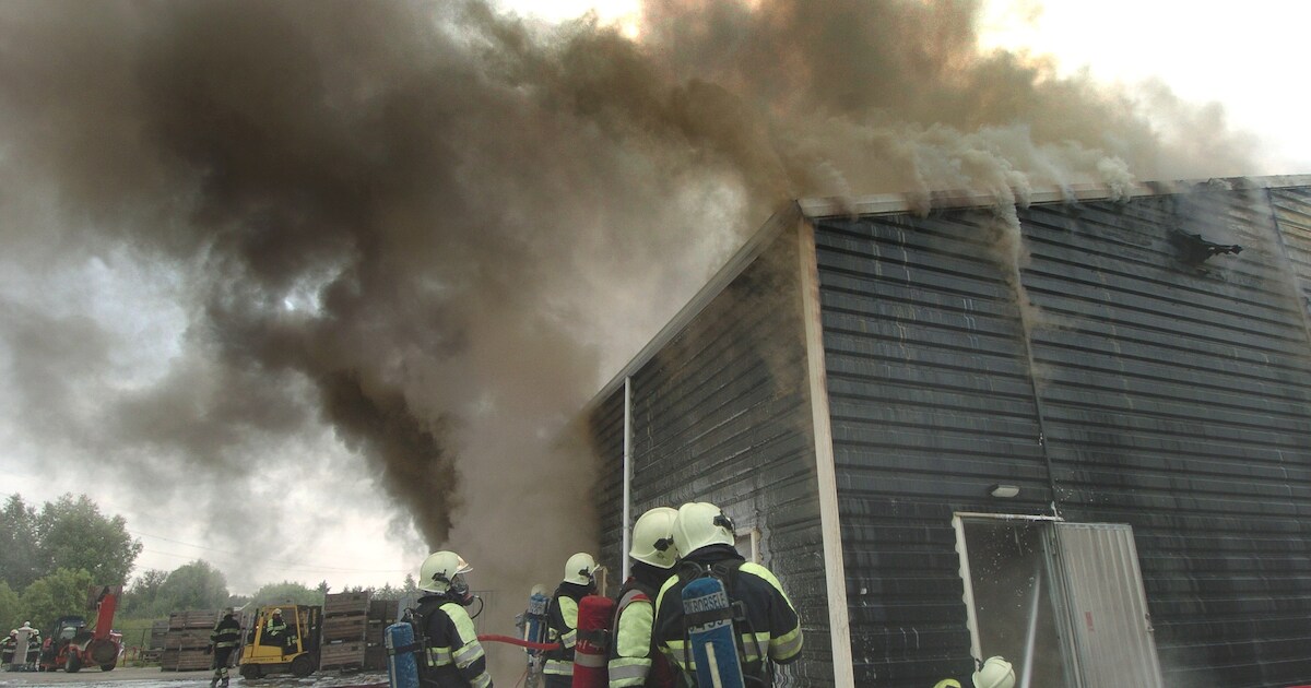 Brand in fruitopslagloods bij Oudelande