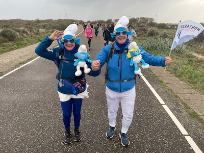 Peter en Pauline zorgen voor een lach bij ‘pauperzware’ Wandelmarathon: ‘Vandaag ben ik Vrolijke Smu