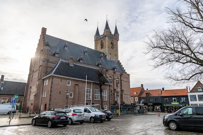 Gemeenteraad Sluis debatteert over vastgelopen formatie tijdens extra raadsvergadering