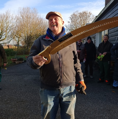 Vrijwilliger Wies Rombouts ontvangt Gouden Jirizaag in Kerkwerve