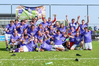 Bruse Boys zet eindelijk de kroon op het werk: kampioen van de derde klasse