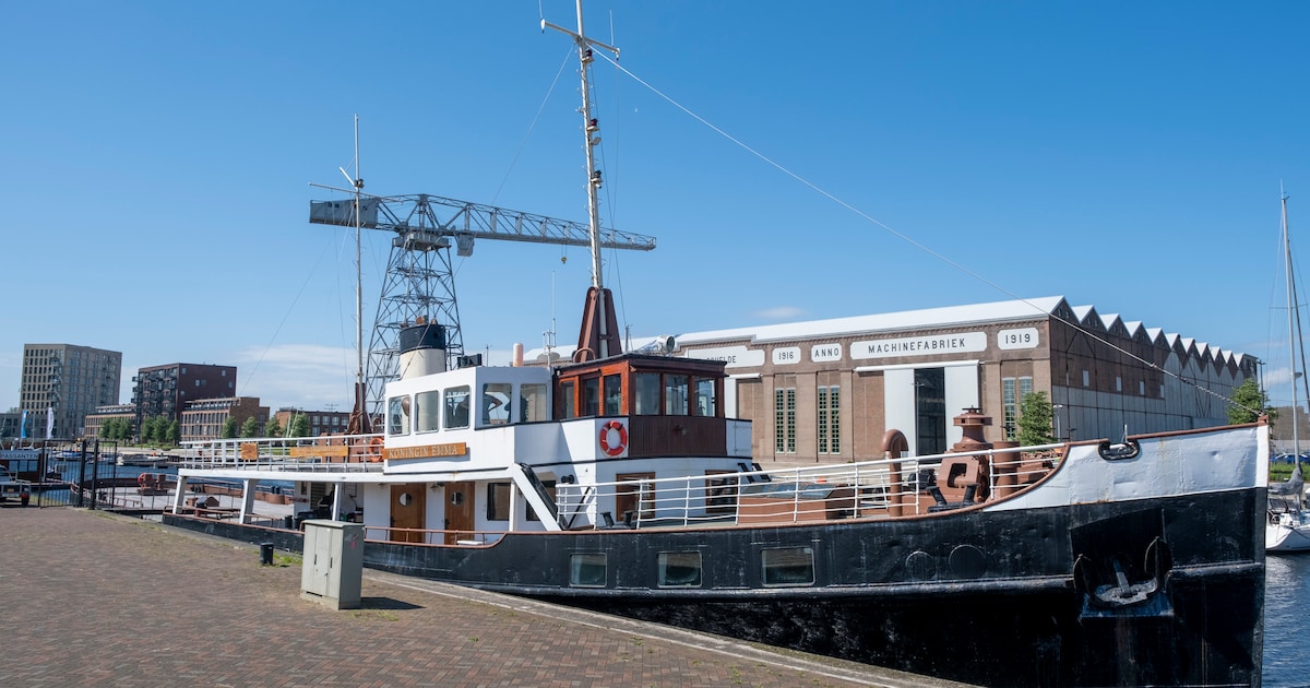 Expositie met oorlogsfoto's op historische veerboot Koningin Emma in Vlissingen