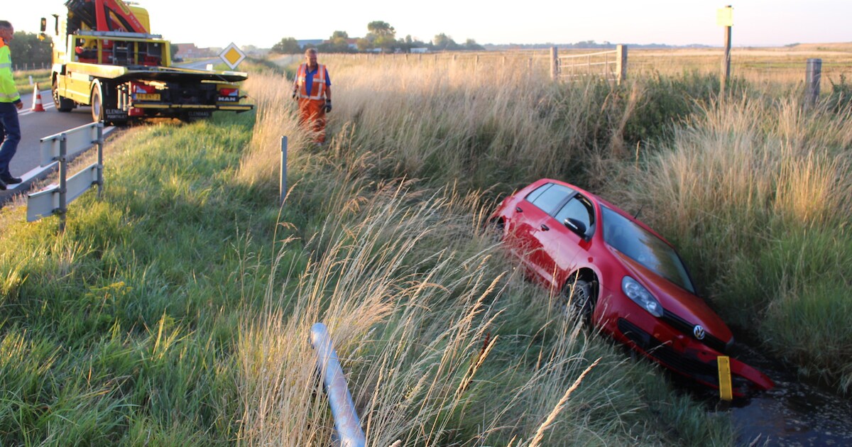 Auto te water in Kerkwerve