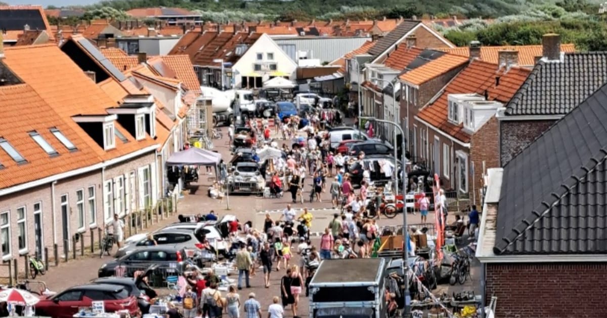 Westkapelle woensdagen eindigen met shantykoor en verkoop spullen in het dorp