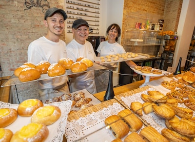 Alain, Loïc en Karen brengen Frankrijk naar Goes en verkopen binnen een uur ál hun croissants