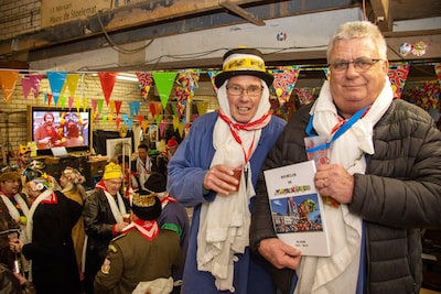 Geen winterdepressie voor De Krabbeklutsers: hier staat een club die 5 x 11 jaar lang nooit ophield met bouwen, lachen en ouwehoeren