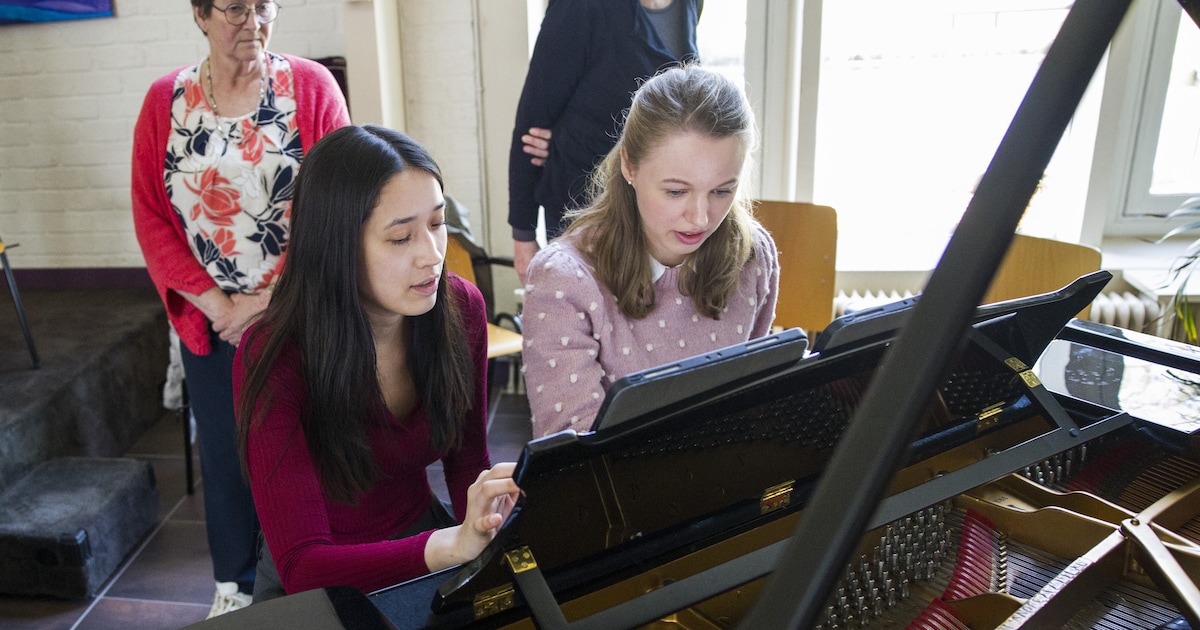 Piano duo Hansen en van IJzerloo spelen laatste concert in reeks Stadhuisconcerten in Tholen