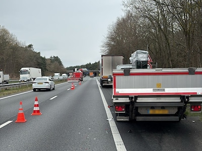 Ongeval met twee voertuigen op A4 bij Bergen op Zoom, rijstrook weer open
