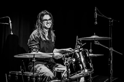 Tijn speelt met zijn rockband tijdens Record Store Day: ‘We willen verbinden met onze muziek’