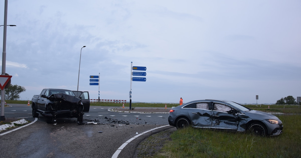 Zwaargewonde bij ernstig ongeval op de N59 bij Bruinisse: weg komende uren afgesloten