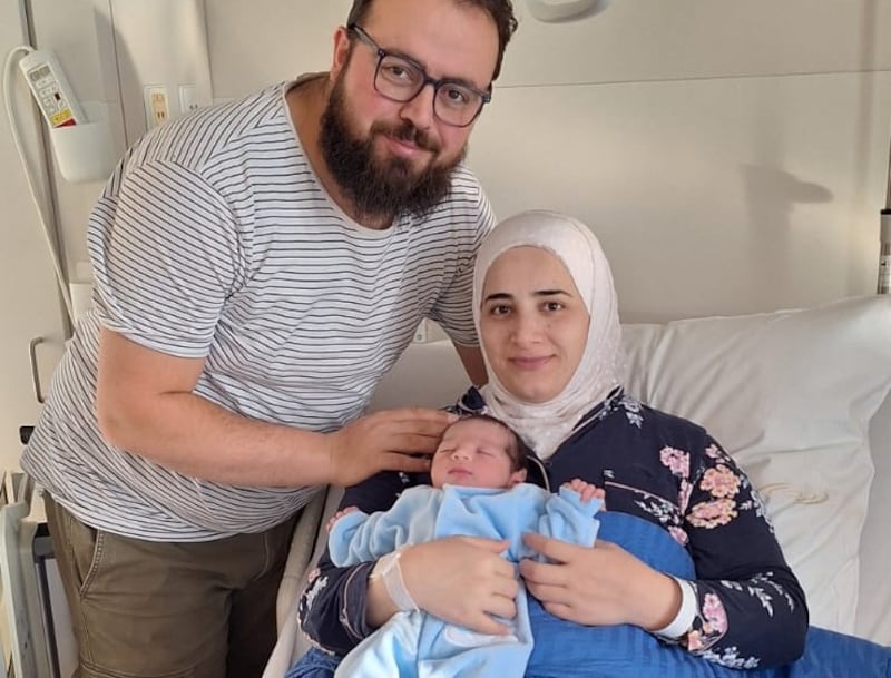 Mohammed is een van de eerste kerstbaby's van het land: &ldquo;Ook voor ons is  Kerstmis een bijzondere dag&rdquo; | Antwerpen | PZC.nl