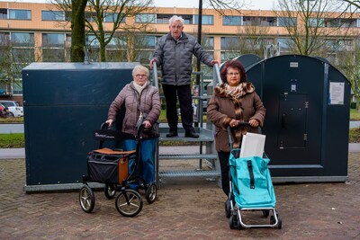 https://images.pzc.nl/MzNiYTAwZjI0MDExOWVlYjJhMTkvZGlvLzI3MDIzNzEzMS9maXQtd2lkdGgvNDAw/ar20260220-4300-maassluis-20-02-2026-ijzeren-trapjes-bij-afvalcontainers