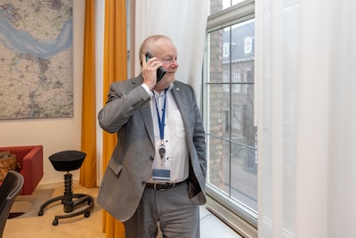 Ook als het lastig werd, stak Dick van der Velde zijn vinger op: ‘Ik ben niet vies van een beetje stoeien’