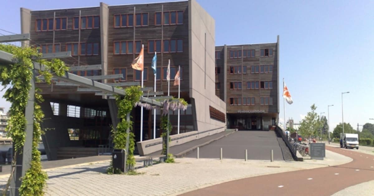 Carmen Wisse en Melvin Rijk ontvangen heldenmedaille in Middelburg