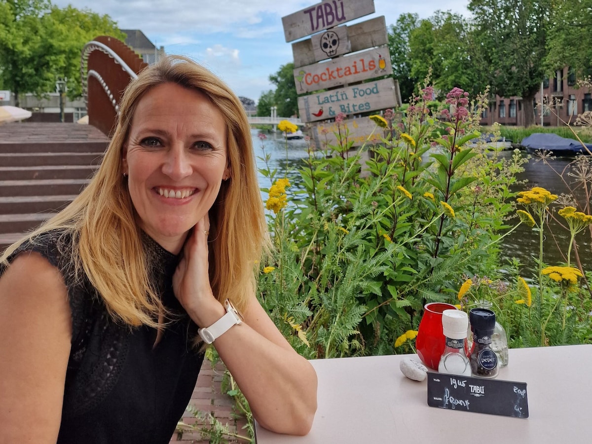 Wendy uit Dordrecht kreeg kanker en schreef een boek over positief blijven:  &#39;Elke dag is nu een cadeautje&#39; | Dordrecht | PZC.nl