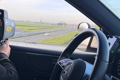 Leerling moet bij rijles ‘zo hard mogelijk’ rijden, geflitst bij Bergen op Zoom