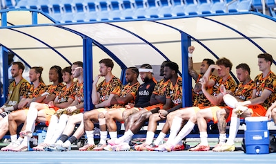 Reserves van Oranje verliezen van tweede keus Oezb