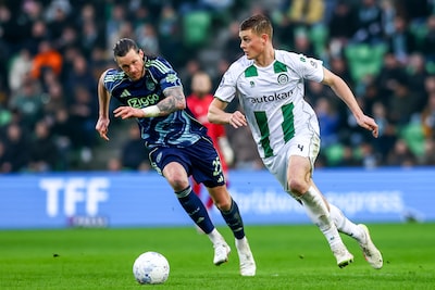 Huurling Dies Janse blinkt uit in duel met zijn werkgever Ajax: ‘Wij hadden deze punten ook hard nodig’