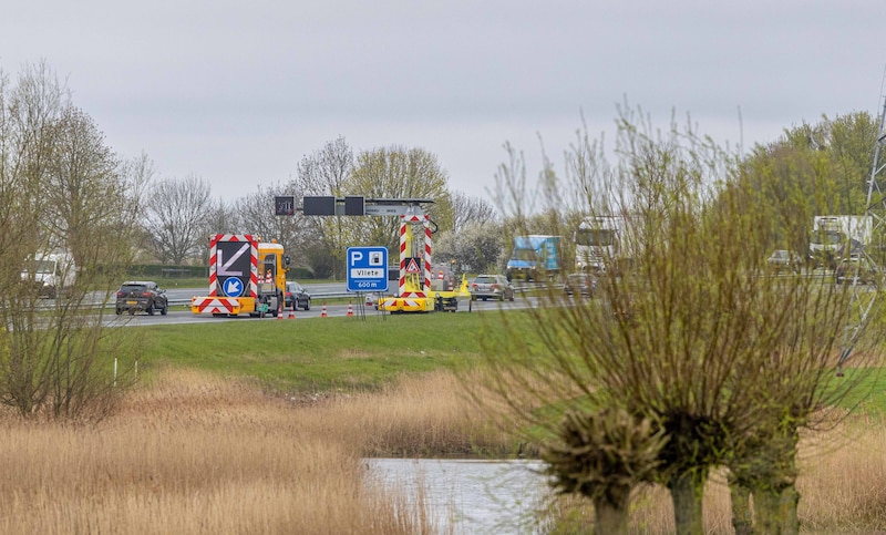 Het verkeer mag 70 km/u rijden over de overgebleven rijstrook. 