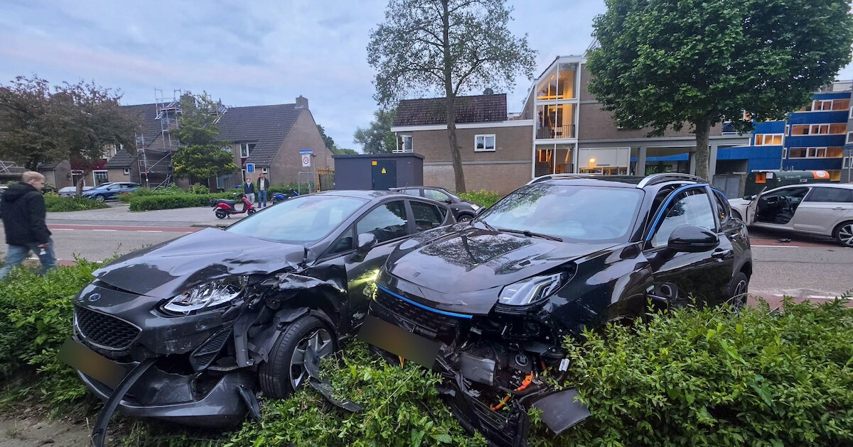 Drie auto’s beschadigd na botsing op Moermond in Zwijndrecht