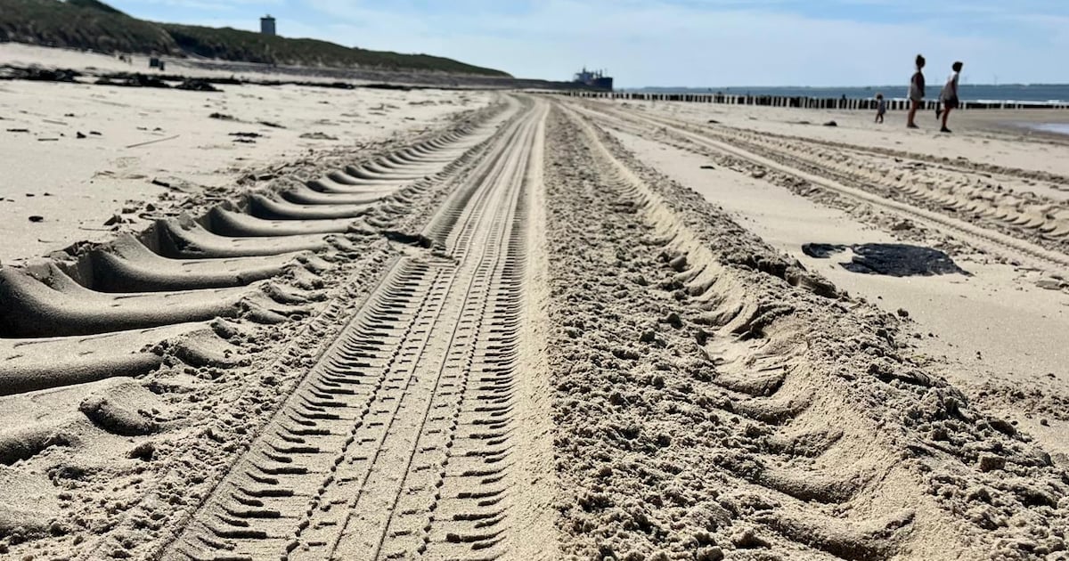 Vrachtwagens, tractoren en spelende kinderen: ‘Bij rijden over het strand draait het om gezond verst