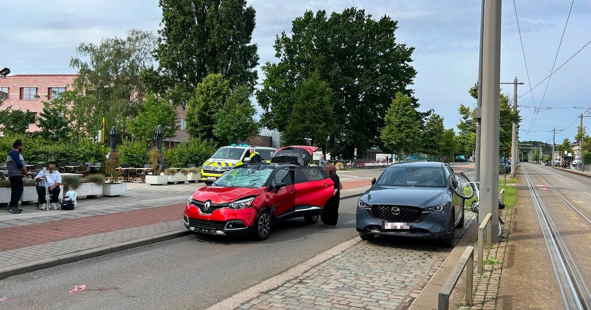 Man (73) zwaargewond na aanrijding in Deurne: August van de Wielelei afgesloten voor verkeer