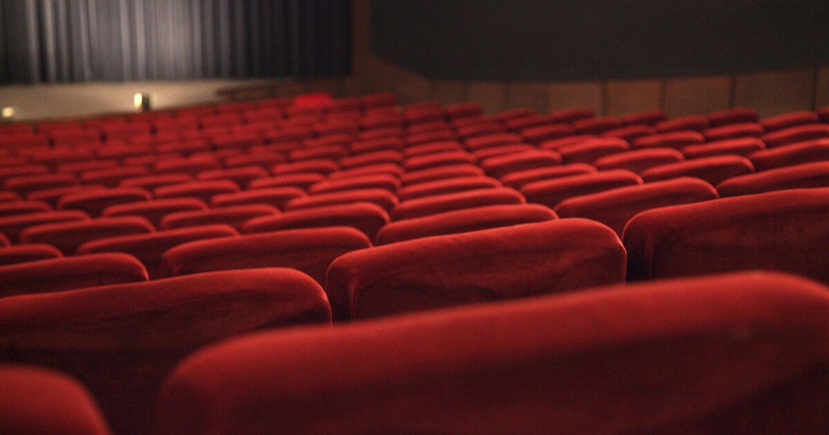Marie Koet staat met debuutvoorstelling Eindspel in Theaterzaal Diekhuus