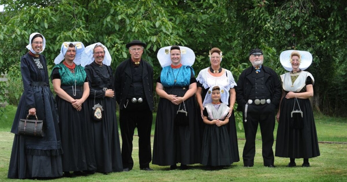 Hoort klederdracht bij straatbeeld Zeeland?