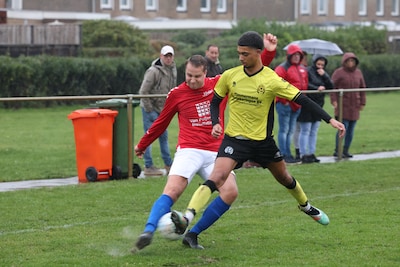 Dit zijn de uitslagen, doelpuntenmakers en wedstrijdverslagen van het amateurvoetbal op zondag