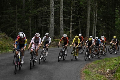 LIVE Tour de France Femmes | Française met ruime voorsprong in finale van zesde etappe, tonen favorieten zich bij bonisprint?