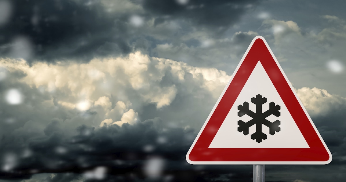 Strooiwagens hervatten werk nadat ze tijdelijk moesten stoppen door hevige sneeuwval Schouwen-Duivel