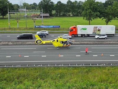 Vertraging van ruim 70 minuten: A12 ter hoogte van knooppunt Maanderbroek dicht na ongeval, traumaheli aanwezig
