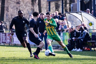 Dit zijn de uitslagen, doelpuntenmakers en wedstrijdverslagen van het amateurvoetbal op zondag