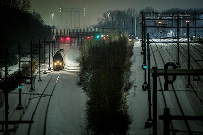 Intimidatie, vechtpartijen en geschreeuw: jongeren zorgen voor grimmige sfeer bij nachtelijke treinritten over Zeeuws spoor