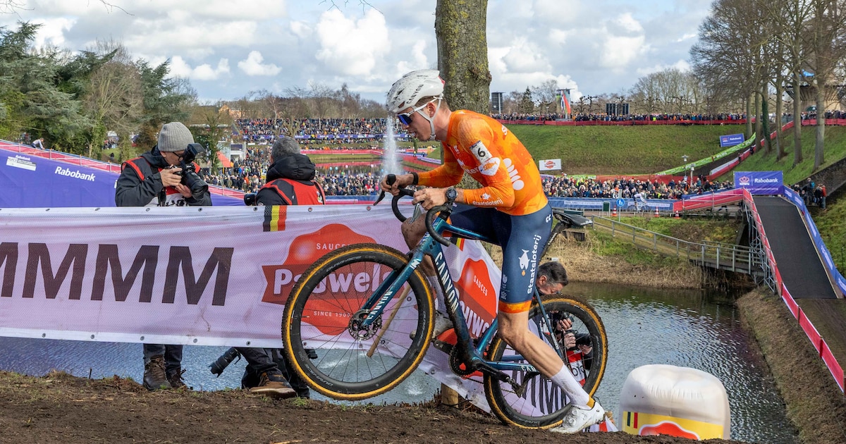 Senna Remijn begint volgend jaar eerder aan zijn veldseizoen: ‘Volgende WK in de top drie rijden’