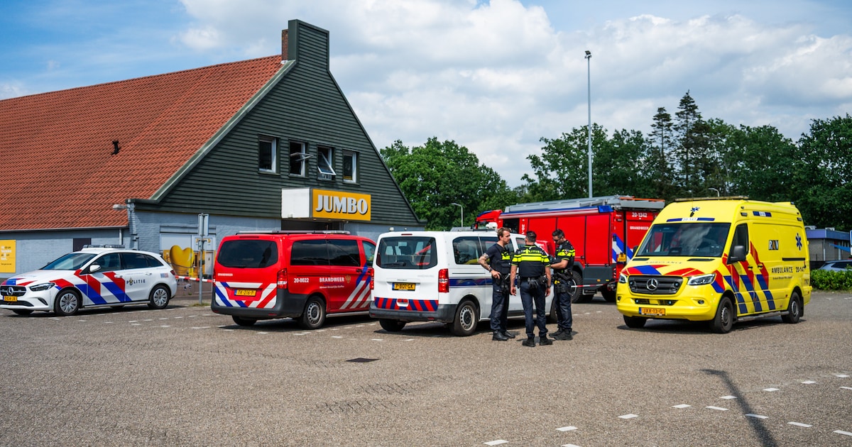 Jumbo in Roosendaal weer open na ontruiming: meerdere mensen met klachten nagekeken