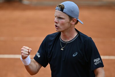 Jesper de Jong boekt fraaie zege op oud-winnaar Stan Wawrinka in Parijs