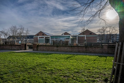 Basisschool El Feth drie keer beklad: ‘Hoe leg je een kind van 5 jaar uit waarom de politie hier staat?’