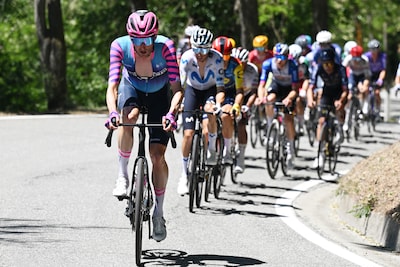 LIVE Giro d’Italia | Voorsprong kopgroep loopt hard terug op slotklim, Arensman nog stevig in het peloton